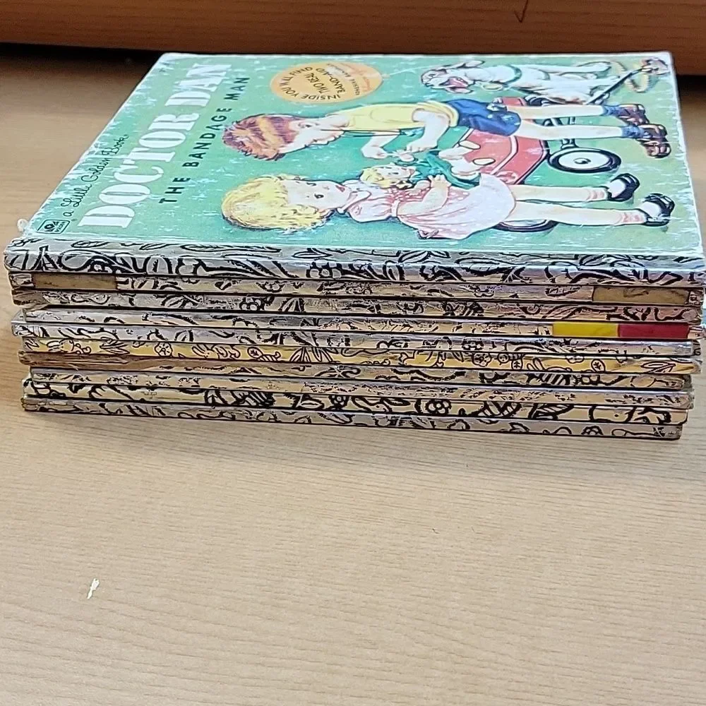 10 A Little Golden Book hard cover books (Set 2)‎